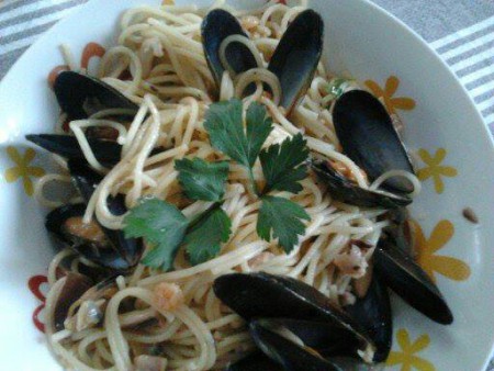 Spaghetti con cozze e ricci di mare